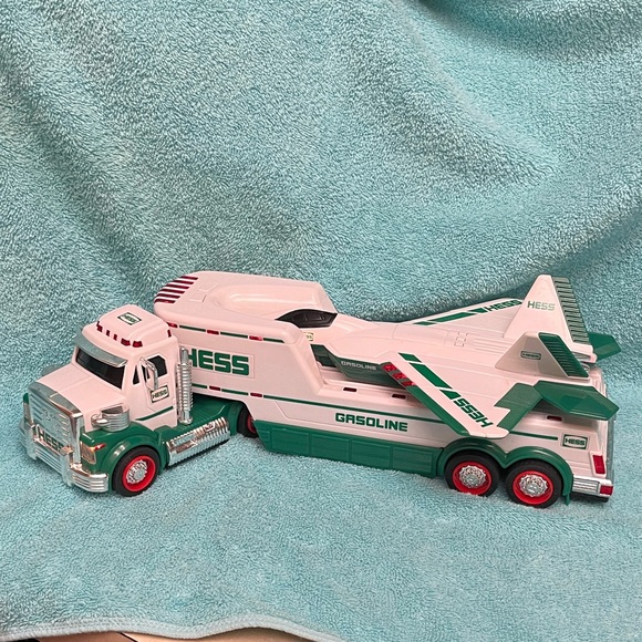 HESS 2010 TOY TRUCK AND JET. Excellent Condition - Picture 3 of 13